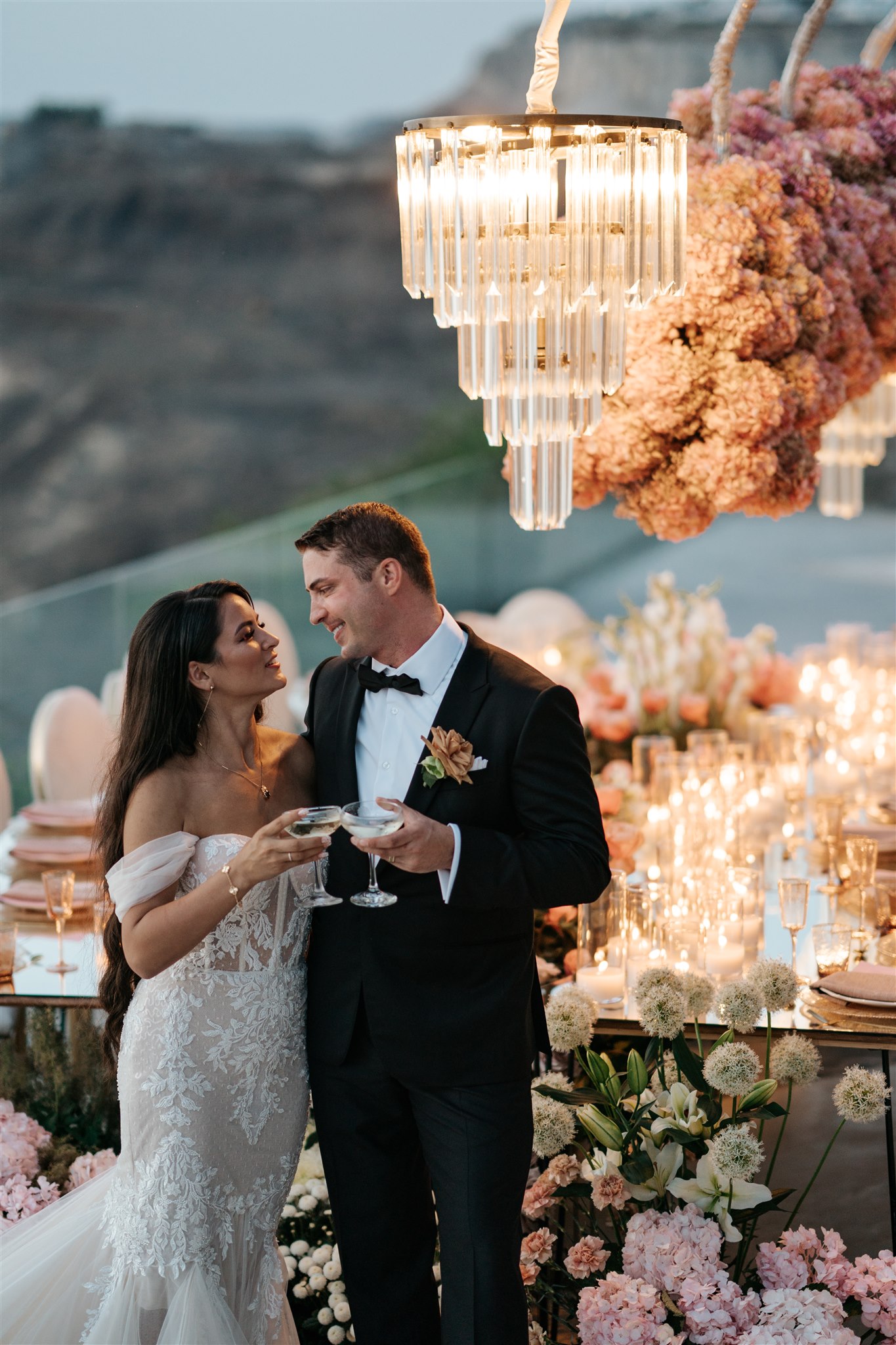 Luxury wedding in Santorini photography and cinematography by phosart