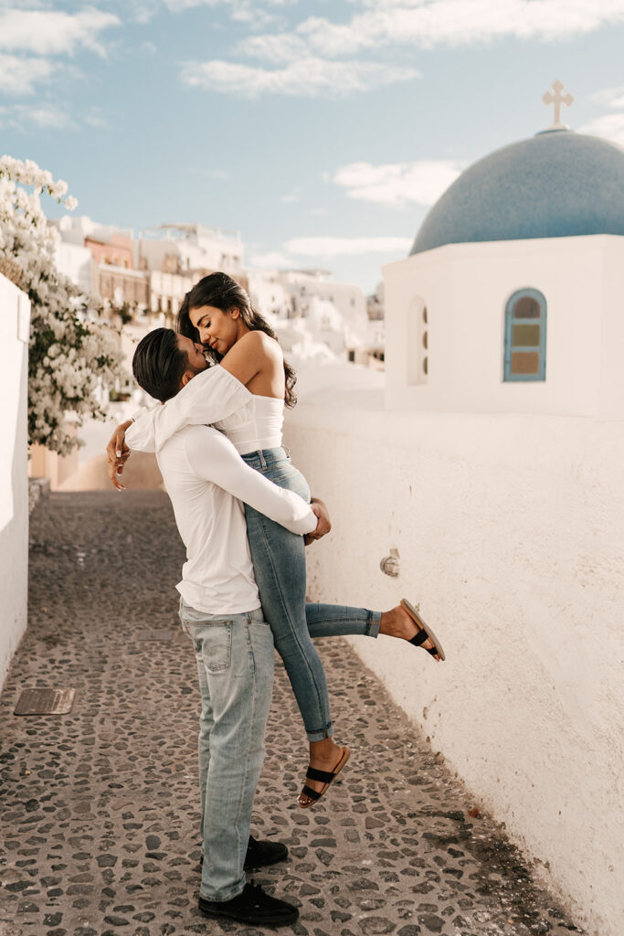 Couple photoshoot at blue domes santorini