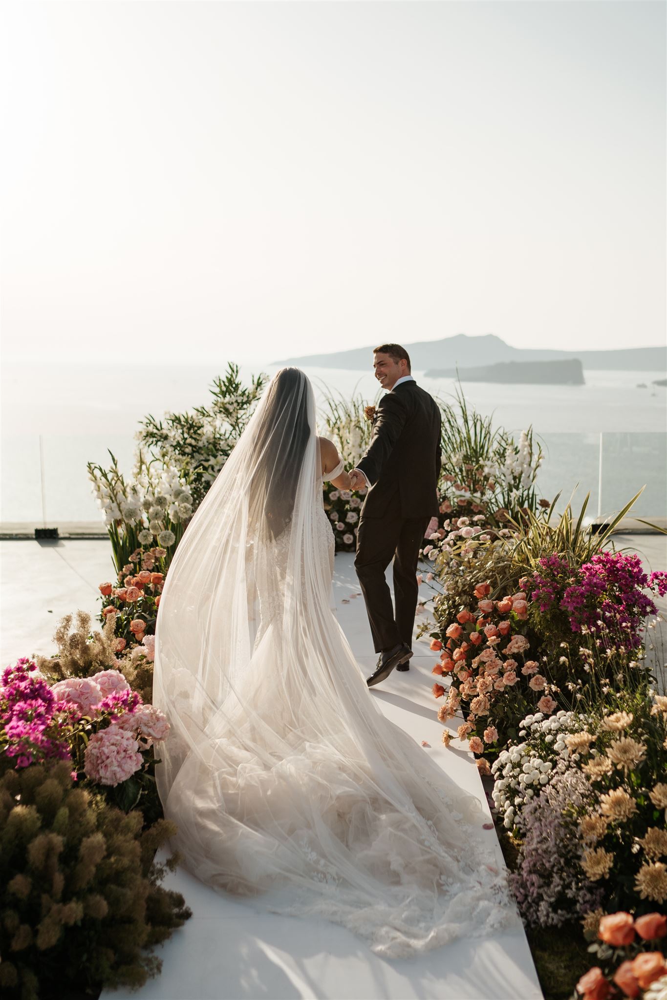 wedding aisle flower arangements luxurios colors