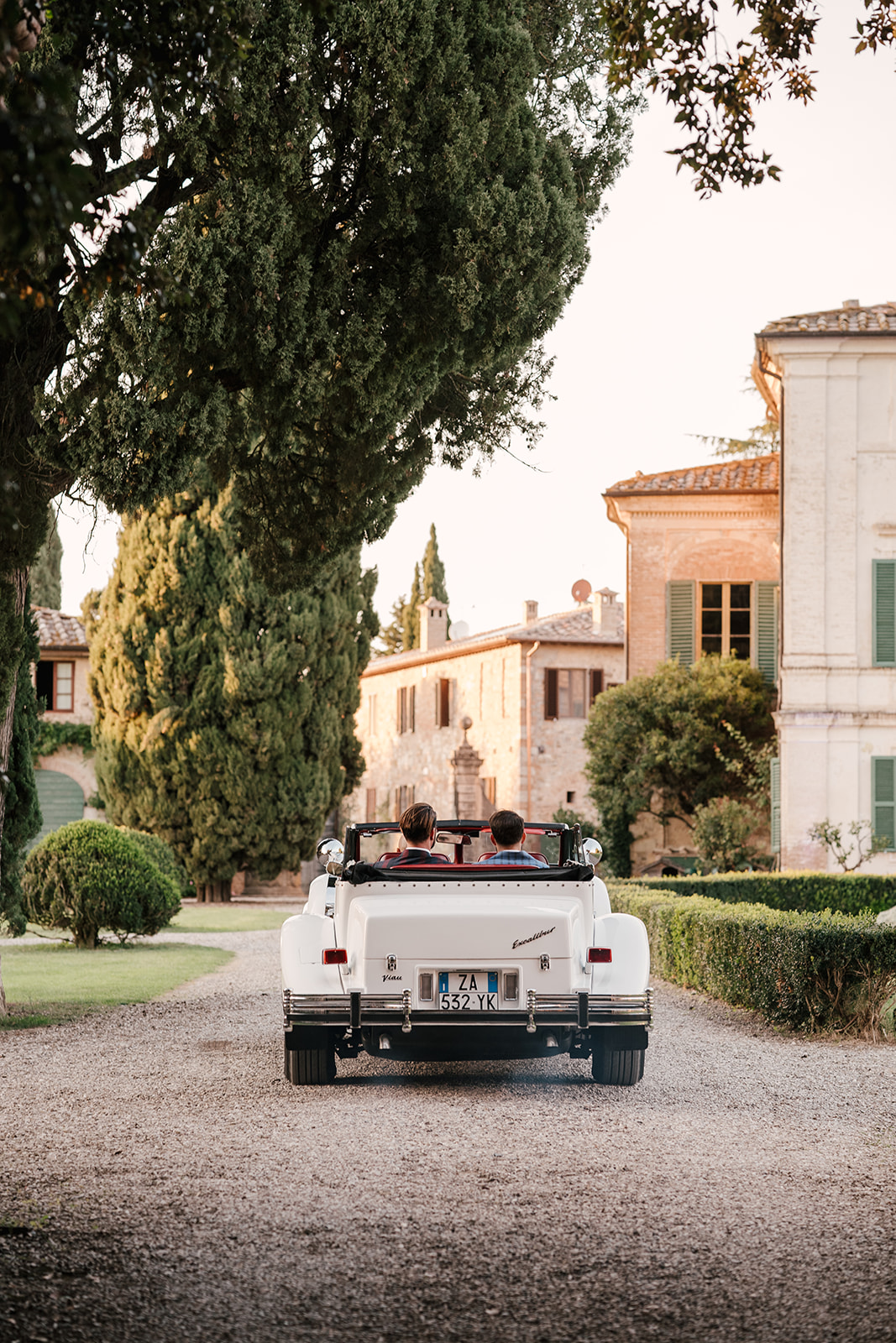 Destination wedding tuscany couple with vintage car