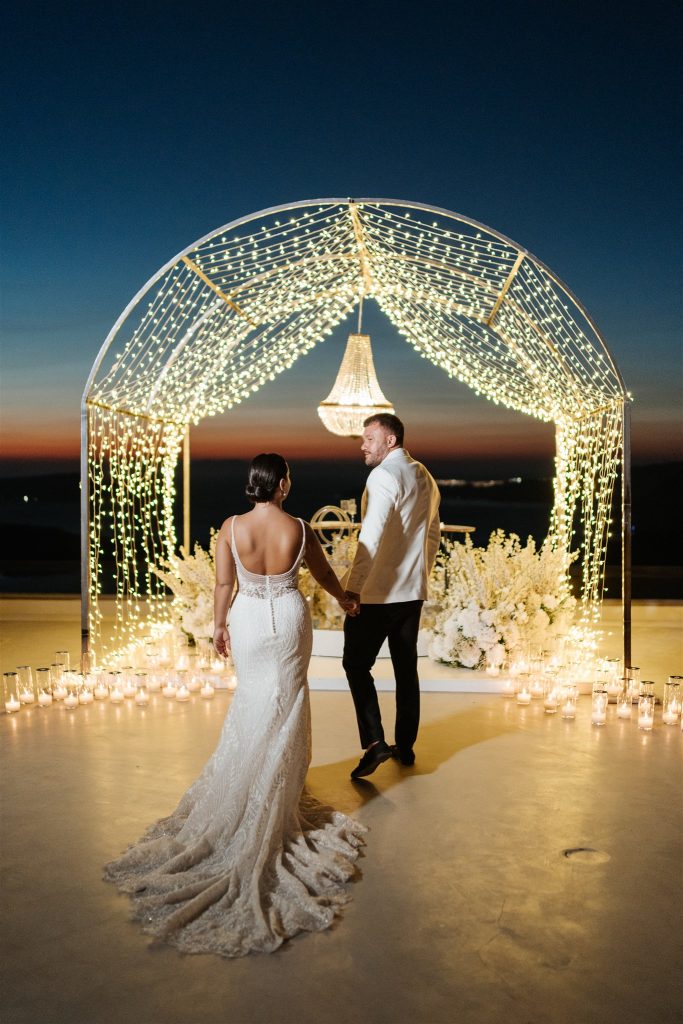 dreamy elopement in santorini