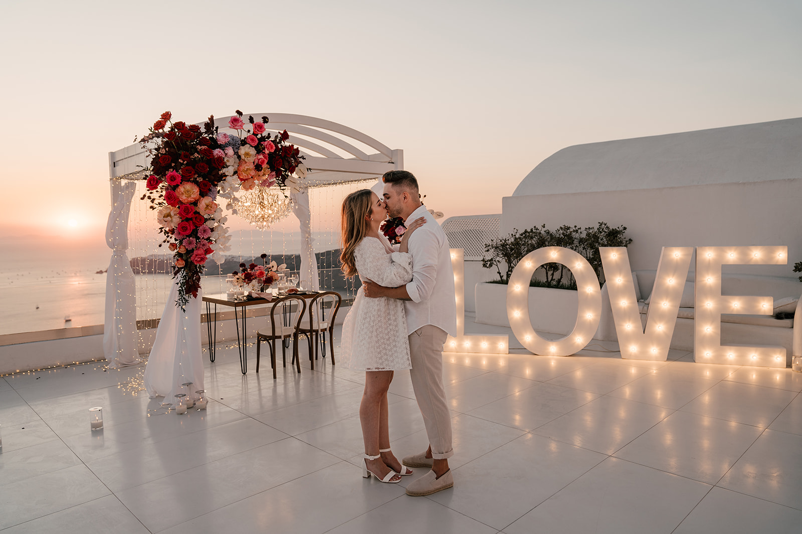 Capturing Yes in the Light of Santorini