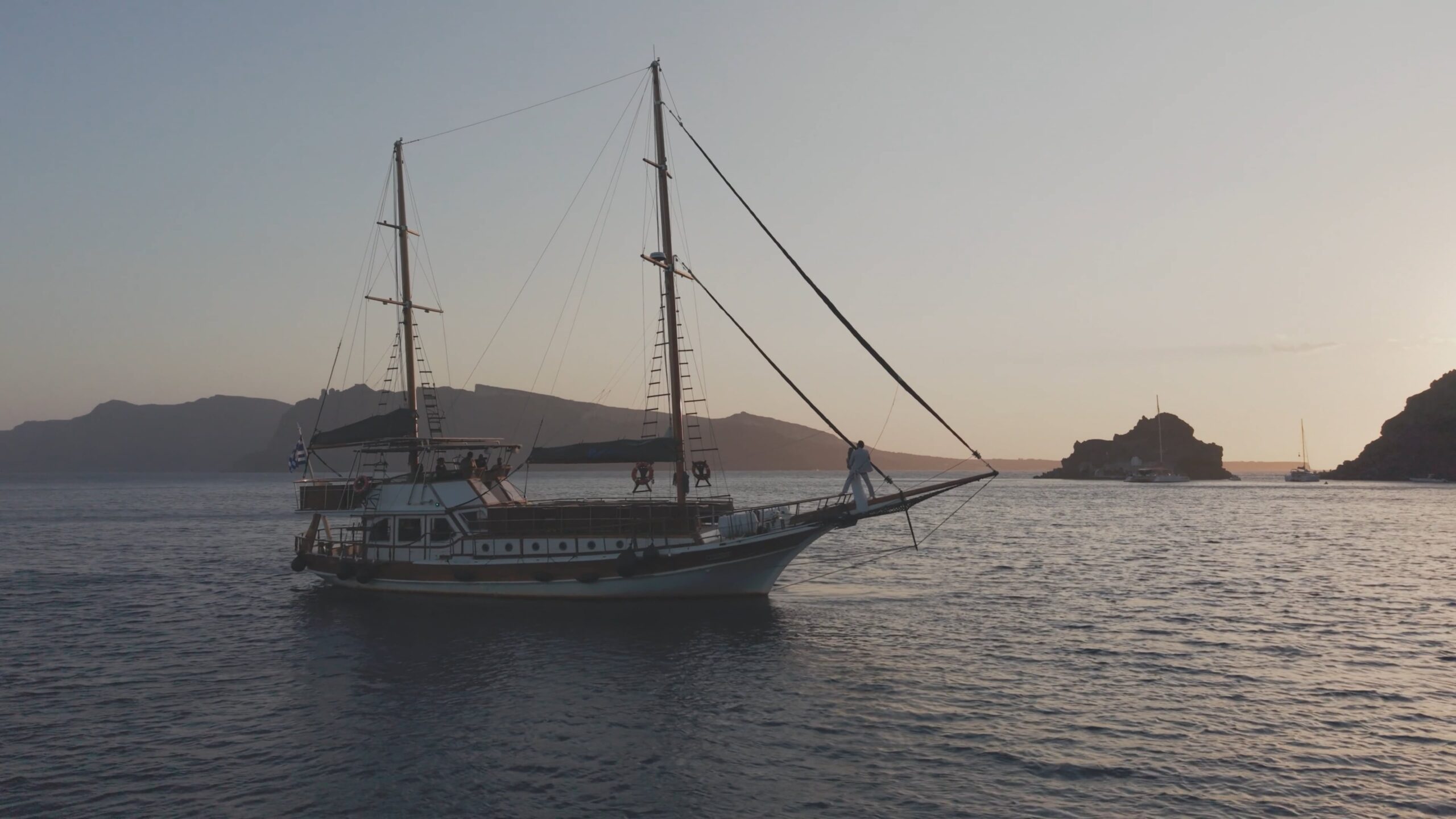 Santorini Boat Wedding Film An Unforgettable Wedding On The Aegean Sea Amber & Chris [video Clip]